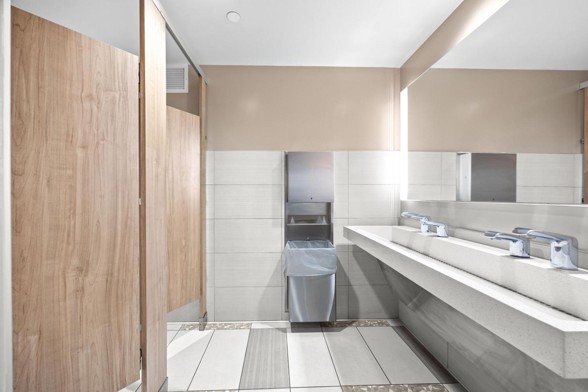 Escape To Mountain View Condo,near With Parking *