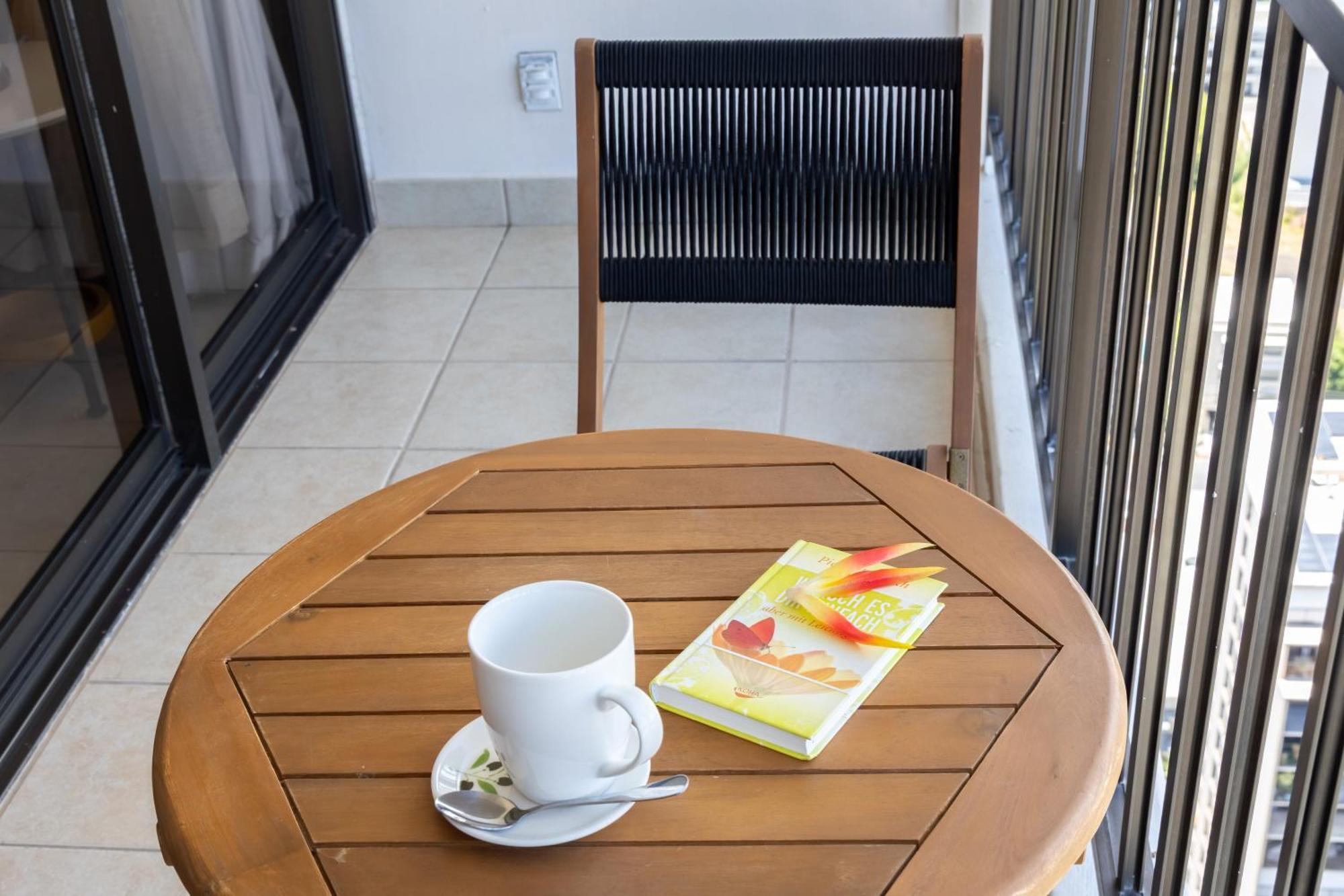 Escape To Mountain View Condo,near With Parking Honolulu